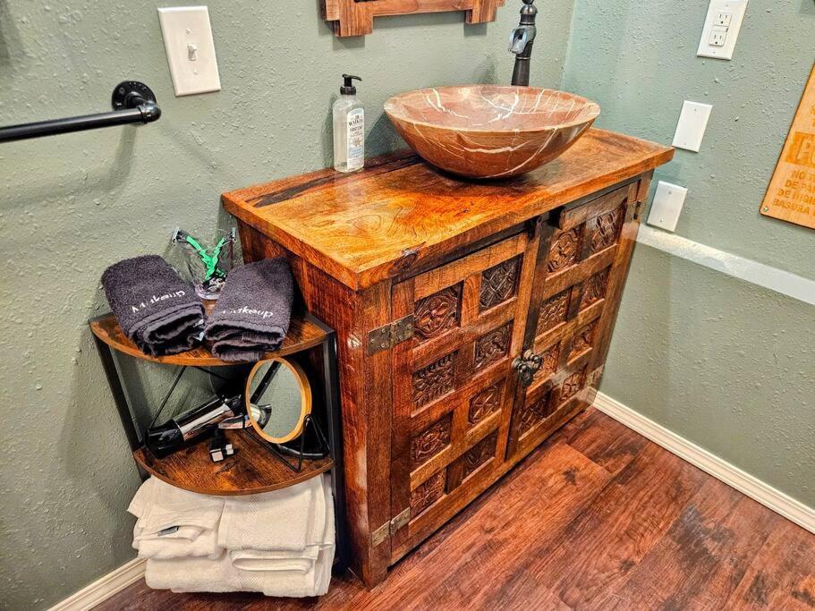 Private Cabin- Breakfast - Double Tub - 75In Tv - Sup - Washer Dryer - Bbq West Point Экстерьер фото