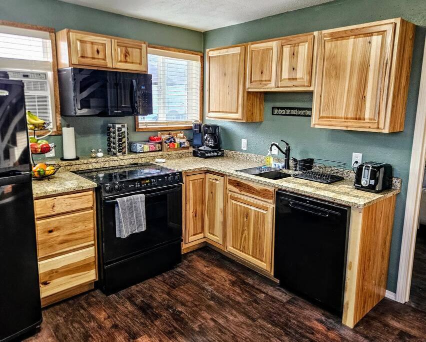Private Cabin- Breakfast - Double Tub - 75In Tv - Sup - Washer Dryer - Bbq West Point Экстерьер фото